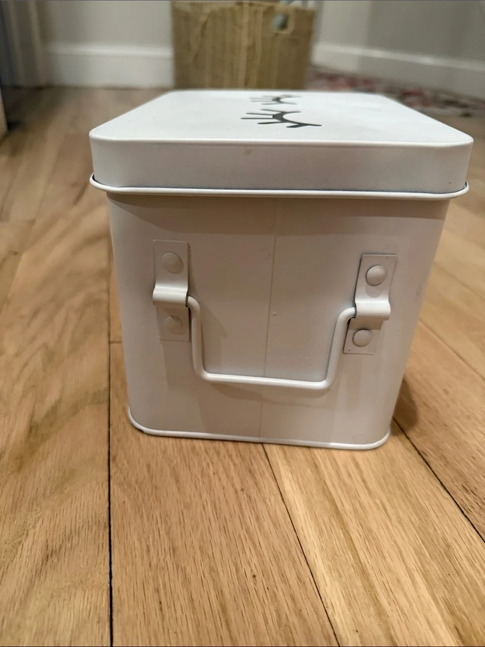 White Eyelash Metal Storage Tin for makeup